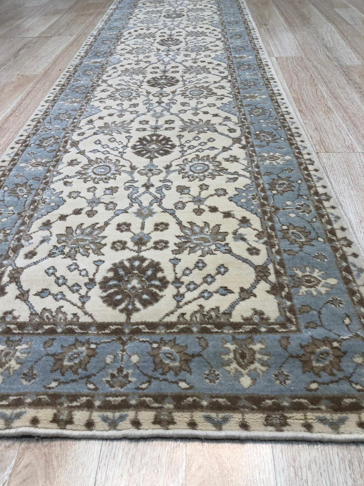 Hand Crafted Wool Ivory Traditional Oriental Oushak Rug