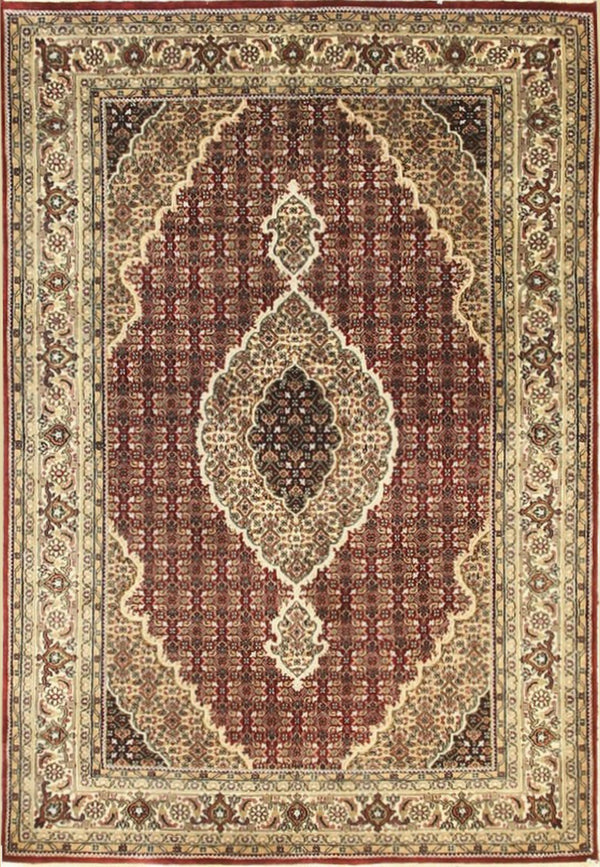 Red Hand Knotted Wool Traditional Mahi Rug, Made in India
