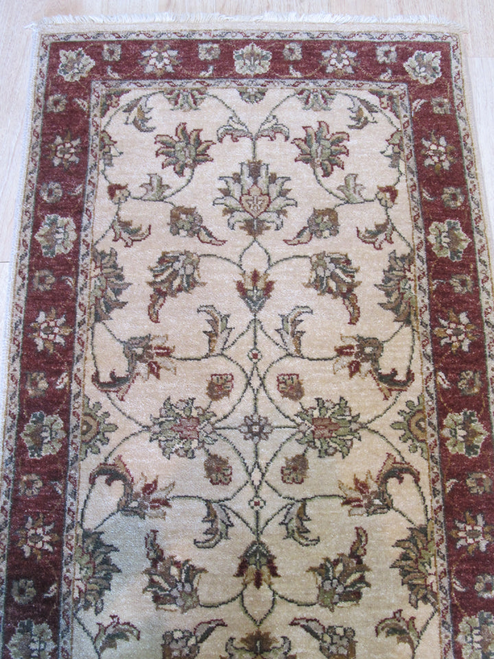Ivory/Red Hand Knotted Wool Traditional Oriental Agra Rug