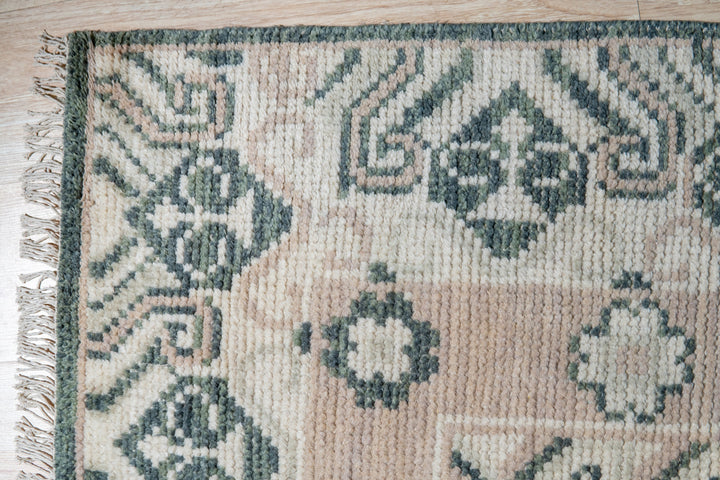 Hand Knotted Wool Green Traditional Oriental Khotan   Rug