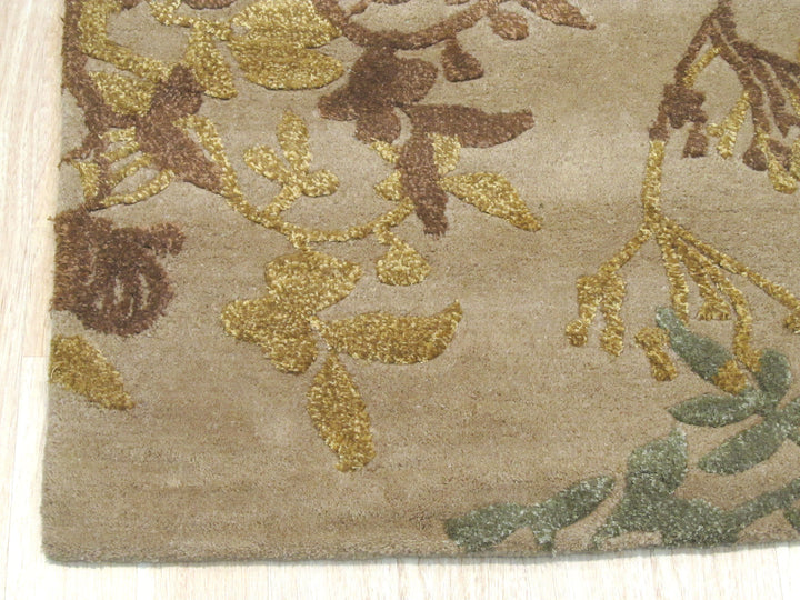 Hand-tufted Wool & Viscose Beige Traditional Floral Savannah Rug